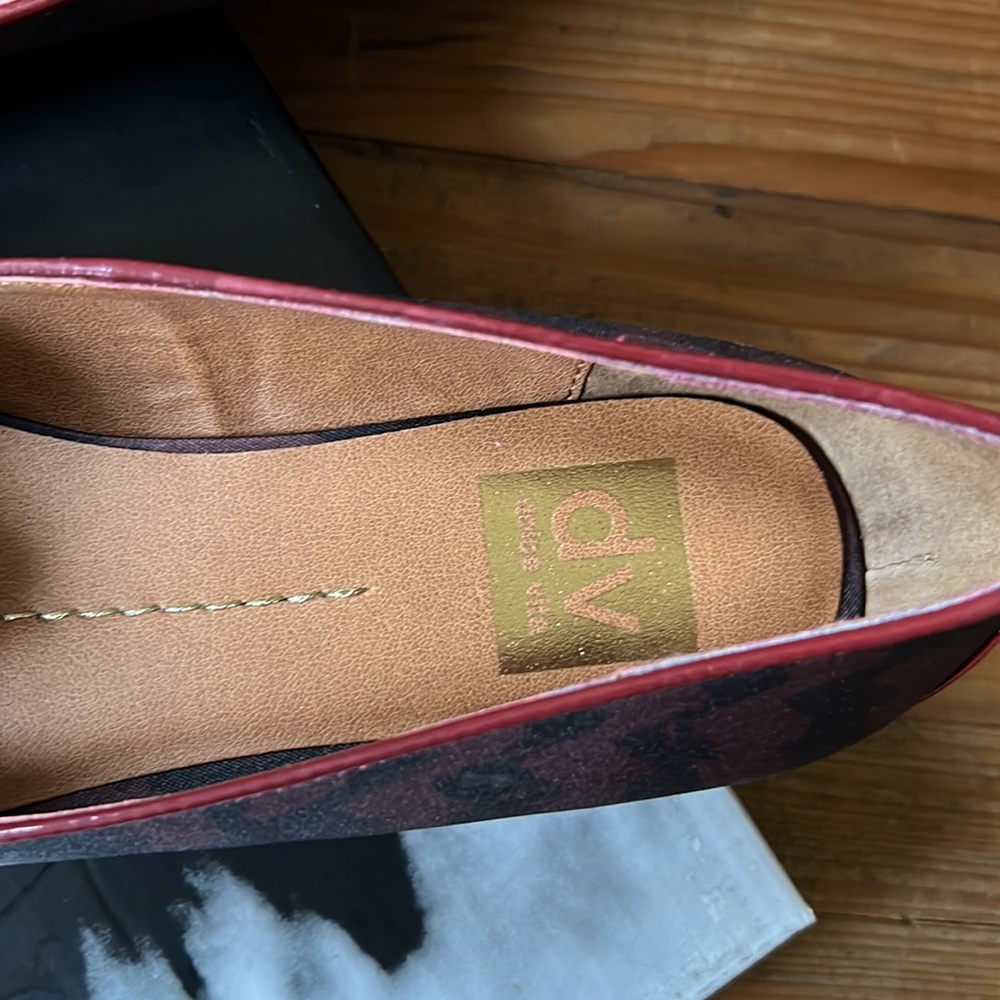 NWT DV by Dolce Vita Delphi Burgundy Fabric Loafers.  Size 8M - Picture 3 of 6